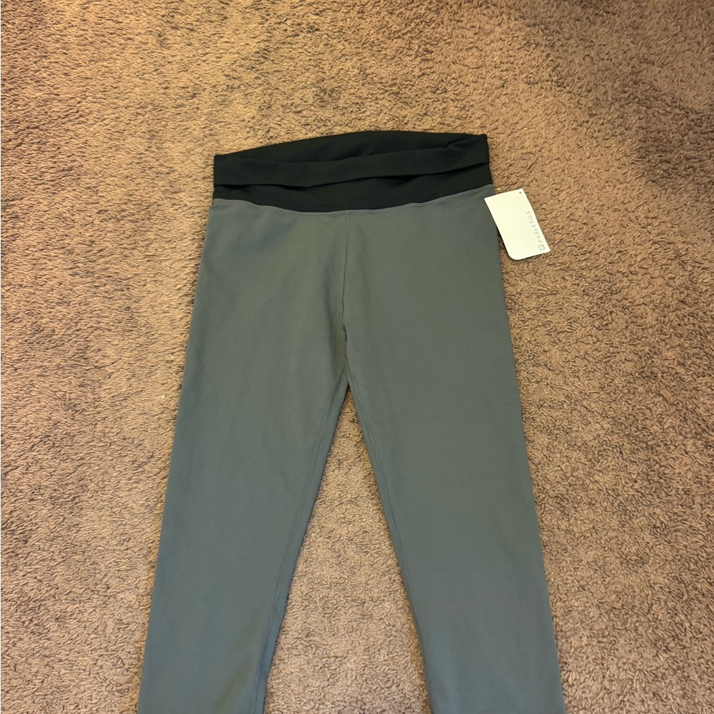 2 FOR $25 Fabletics Salar Powerhold Fold Over Crop Leggings High Rise XL NEW $50 - Picture 2 of 8